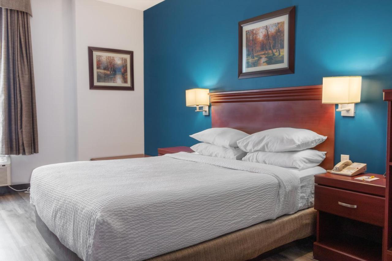 Premier Inn & Suites - Downtown ハミルトン エクステリア 写真