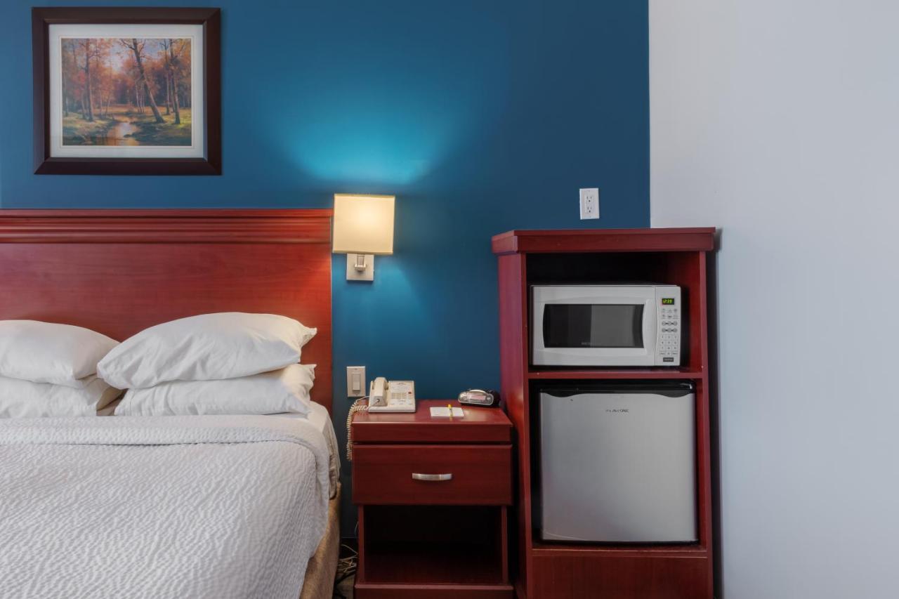 Premier Inn & Suites - Downtown ハミルトン エクステリア 写真