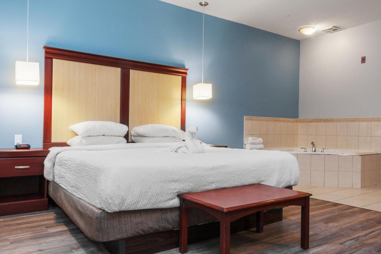 Premier Inn & Suites - Downtown ハミルトン エクステリア 写真